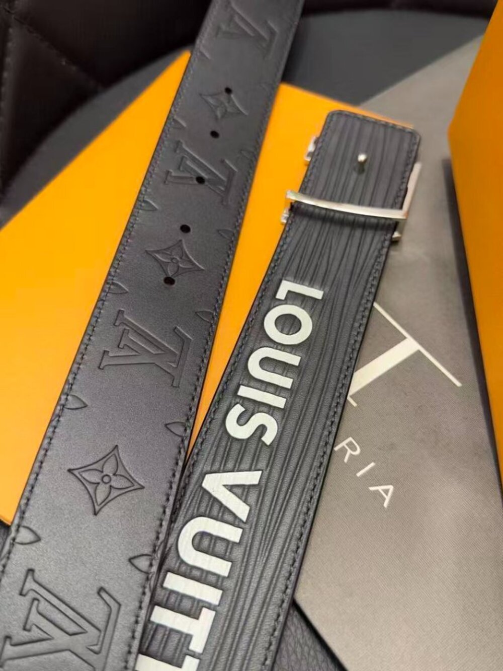LV leather belt - Picture 3 of 6
